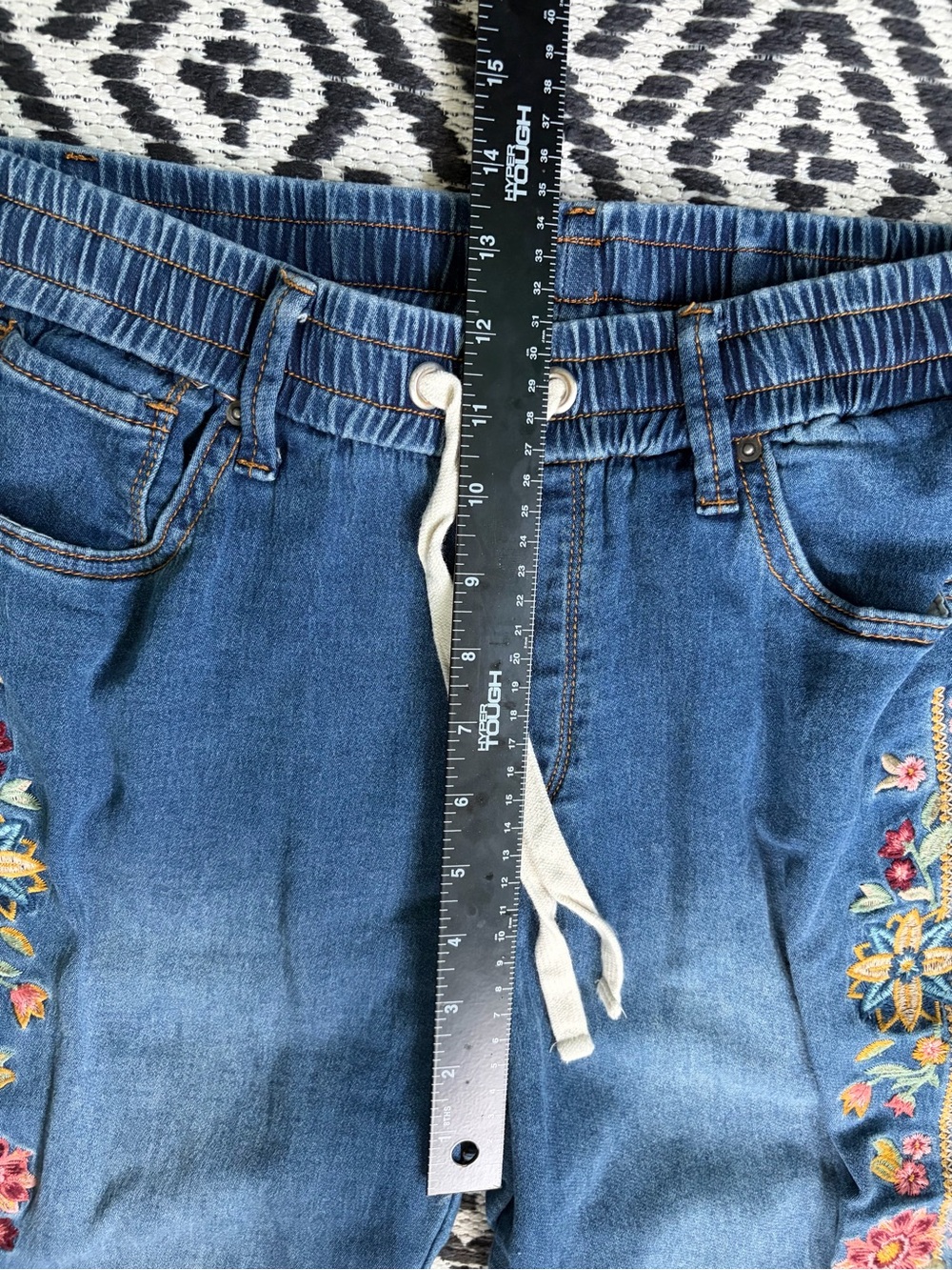 Driftwood Floral Embroidered Denim Joggers Jeans Women Sz S Free People EUC - Picture 9 of 13